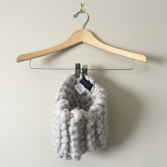 Workhall Grey Hand-knit Tube Scarf - Picture 3 of 6